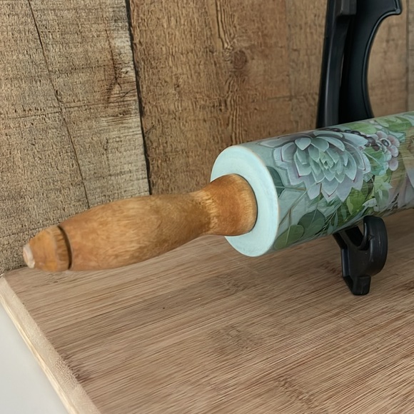 Decorative succulent rolling pin - Picture 3 of 6